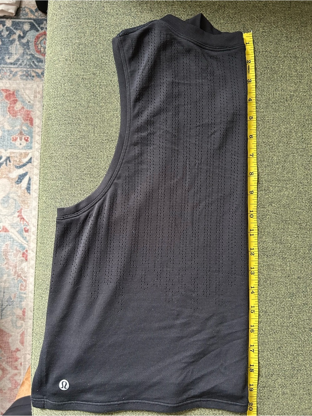 lululemon women’s tank with perforated details size 6